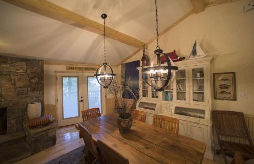 C21, Three bedroom, three bath log-sided, luxury Harbor North cottage with hot tub cottage - Foto 36