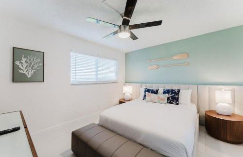 Luxury - 2BR 2BA - Balcony - Right Across From the Beach - Foto 16