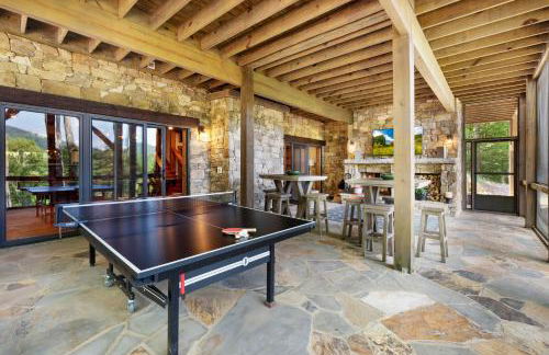 Copperline Lodge - Luxury Creekside Retreat - Creekside Views, Hot Tub, Game Room, Outdoor Fireplaces, Chef Kitchen, Fire Pit - - Foto 52