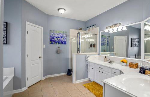 Tropical Escape Pool Jacuzzi Bar in Alvin TX - Photo 8