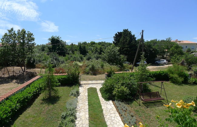 Apartment for 3 Persons in Quiet Part of Premantura With Beautiful Garden and Partial sea View - Photo 17