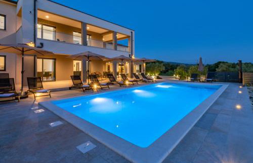 Villa Silente, modern and luxurious villa hugged by nature - Foto 1
