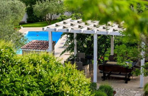 Six-Bedroom Holiday Home In Sv Filip I Jakov - Foto 11