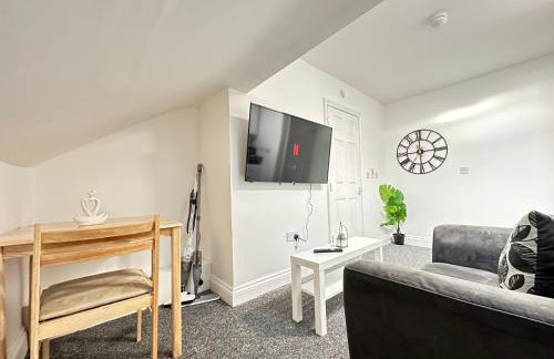 Cozy Two Bedroom Apt in Central Ilkeston with Netflix and Work-ready - Foto 9