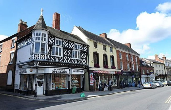 5-bed Town House in Newport - Photo 15