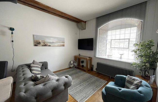 Cozy Coastal Apartment - Photo 6