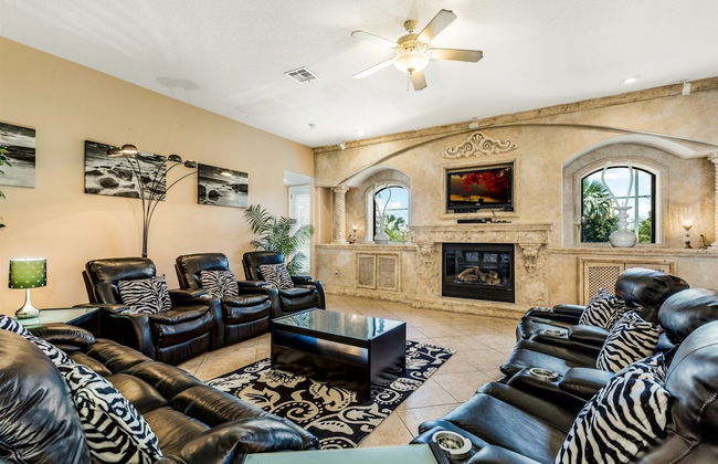 Stunning Large 7 bed Home With Private Pool, Spa, Balcony, Cinema Room, Fitness Suite and Able to see the Disney Fireworks - 467 - Foto 24