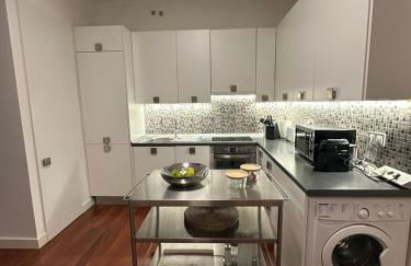 Stylish & Cozy 1BR Steps from Royal Palace | By Airnest - Photo 7