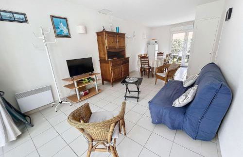 Charmante maison à 150m de la plage, 2 chambres, jardinet, proche Jullouville et St Pair-sur-Mer - FR-1-361-33 - Photo 7