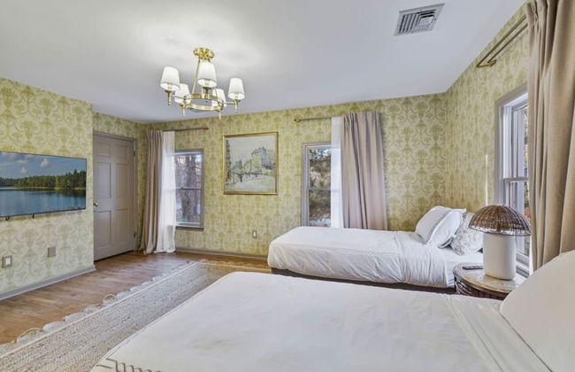 Elegant Spring Stay on Peaceful Retreat - Photo 65