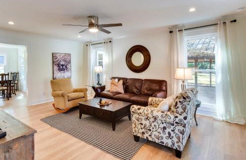 Tranquil Travelers Rest Home with Fire Pit! - Foto 4