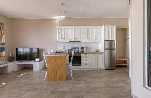 Paralio Astros Beachfront Suites - Photo 12