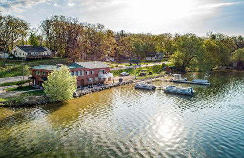 3BR Fife Lake Getaway with Fire Pit & Hot Tub - Foto 15