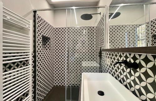 Elegant & Comfortable Modern Home with swimming pool - Foto 29