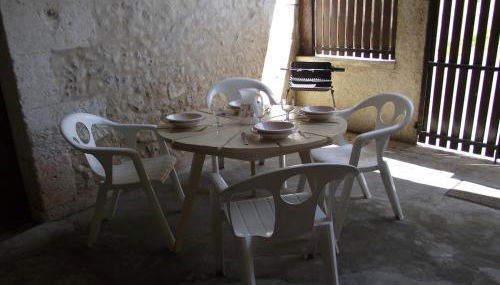 Maison typique à coté d'une église du XIIeme - Foto 2