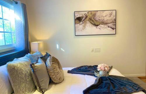 New Charming Spacious Disneyland Pool Home - Photo 11