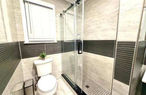 3BR Home 2 Baths Bonus Room, Minutes to NYC - Photo 32