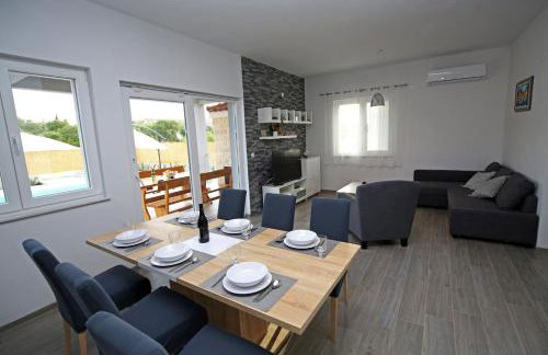 Modern Guest House Rak with beautiful pool - Photo 23