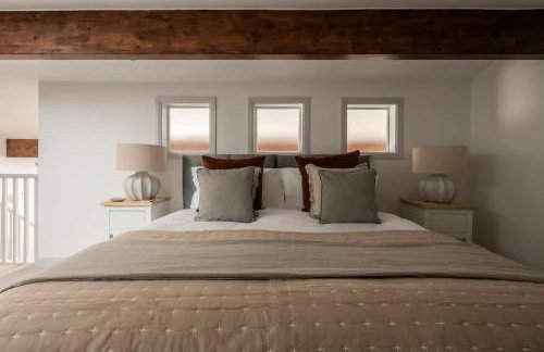 Goodwood - Modern Stay in Cotswolds with Hot Tub - Foto 18