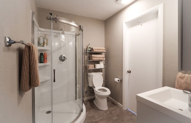 Downtown Granby Retreat & Spa - Photo 20