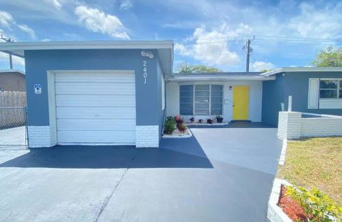 Royal Luxe Pool Home near Ft Laud airport and each - Photo 76