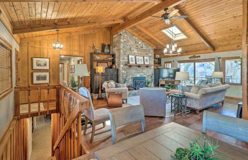 Renovated Riverfront Retreat with Deck and Grill! - Foto 9