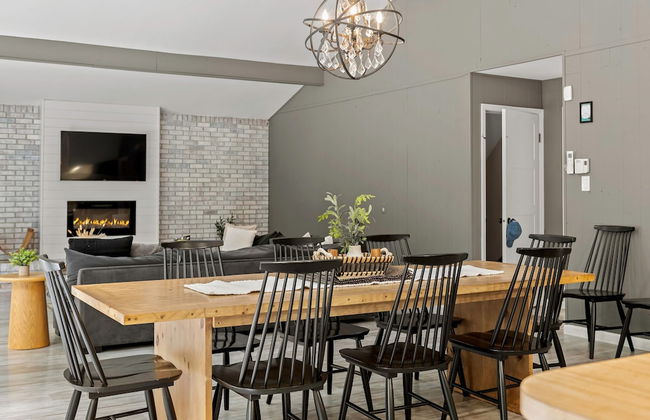 The Evergreen Escape by Avantstay Modern Cabin w Volleyball Court Hot Tub - Foto 13