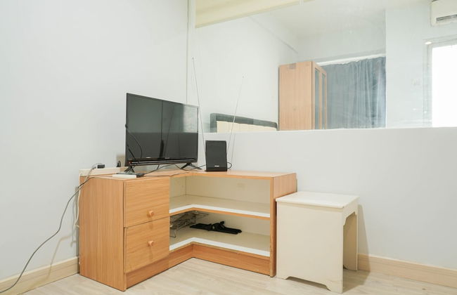 Cozy and Simply Studio Titanium Square Apartment - Photo 4