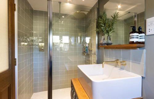 Cotswolds Stone Cottage in Lower Oddington - Photo 13