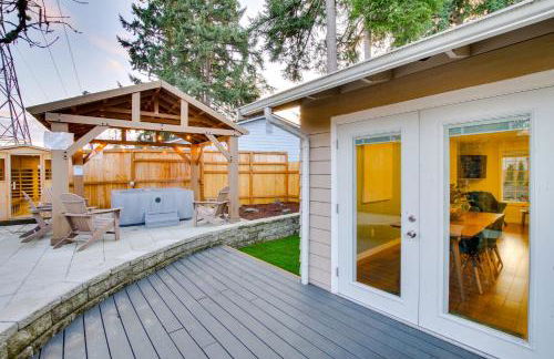 Modern Kirkland Home with Sauna and Outdoor Fireplace - Foto 27