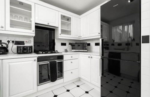 Modern 4 bedroom home ideal for Contractors, Groups and families ,FREE parking for multiple vehicle's - Foto 20