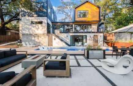 Modern Oasis w Pool Hot Tub Rooftop Deck Home Theater Mariposa Retreat by AvantStay - Foto 55