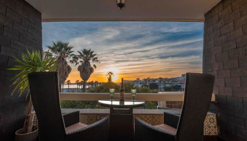 Sea View W Balcony 2 Mins Walk To Beach & Casino - Photo 1