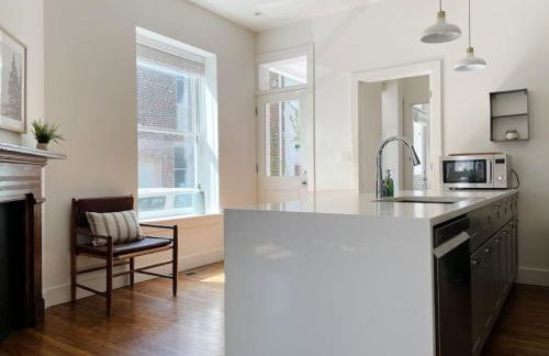 Historic 1900s Townhome with a Modern Flair - Foto 16