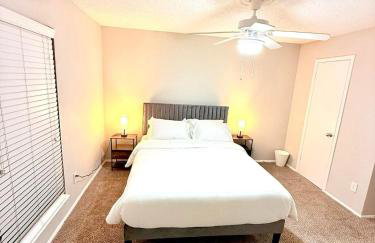 Central 1BR Retreat by Hospital and tollway - Photo 1