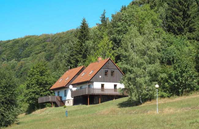3 bedroom House in Stárkov with swimming pool and garden - Photo 1