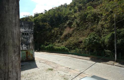 LINDO CHALÉ NO CENTRO DE GUARAMIRANGA - Foto 10