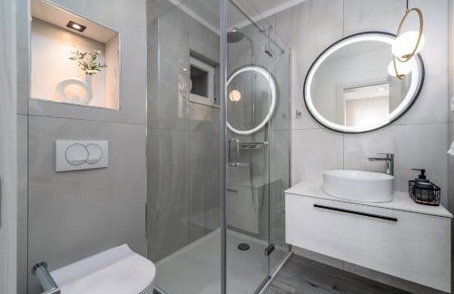 Villa Stella with 32 sqm private heated pool Jacuzzi Sauna Media room 3 bedrooms - Photo 30