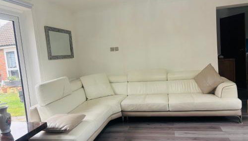 2BR Comfortable Spacious Furnished Property with Parking - Foto 2