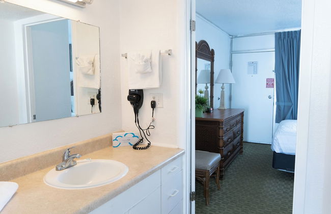 Beach Club at Montego Inn - Photo 37