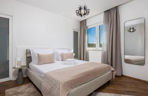 Luxury Villa Oštro with pool & Krk bridge view - Photo 20