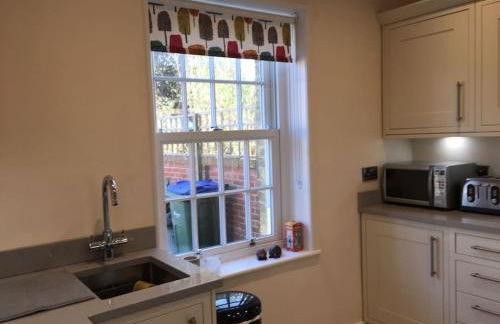 Stay in our beautiful 1850’s Coastguards Cottage. - Photo 28