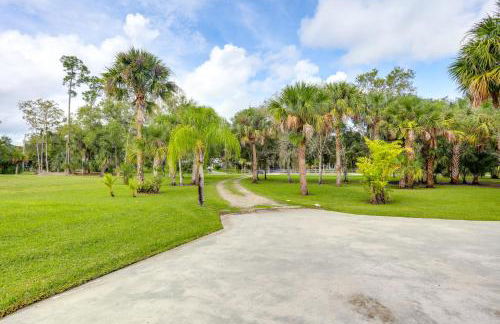 Jupiter Cottage with Patio, Gas Grill and Fire Pit! - Photo 26