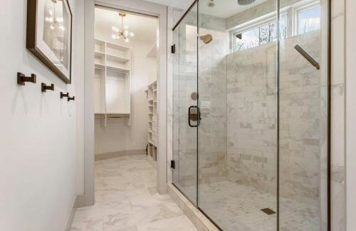 Beautiful Lakescape-4 BR Home with Heated Pool & Rec Space-Family Friendly - Foto 21