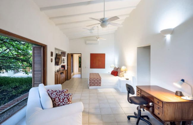 w Spacious 5BR Villa at Mesa de Yeguas - Photo 11