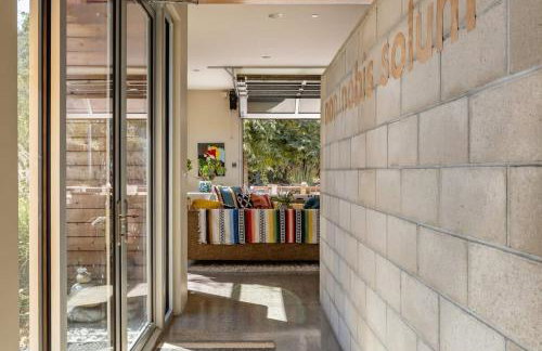 Mid Century Modern Family Home On 25 Acres! - Foto 17