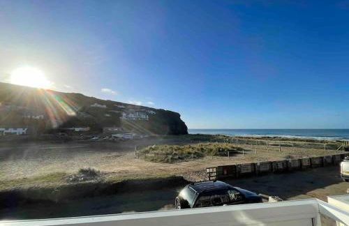 Whispering Waves in Porthtowan, Beachfront Apartment - Photo 29