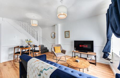 Spacious Bedford House Sleeps 5 Superfast WiFi Free Parking - Foto 2