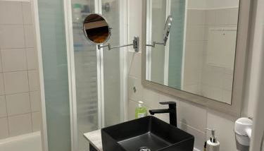 Appt entier MONPARNASSE avec TERRASSE et PARKING - Foto 2, towels, Shower