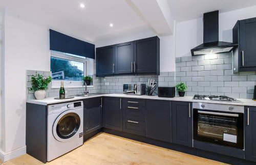 Comfy 3-BR Wirral Home | Free Parking & Wi-Fi - Foto 11